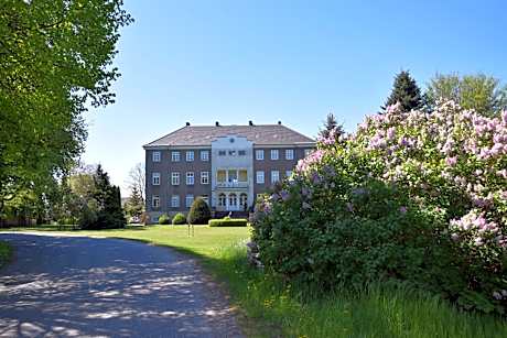 Gutshaus Volzrade Hotel & Ferienwohnungen in Elbnähe