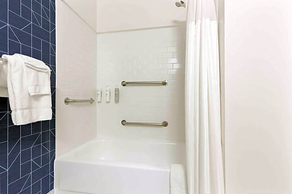 Spark by Hilton Springfield Southwest