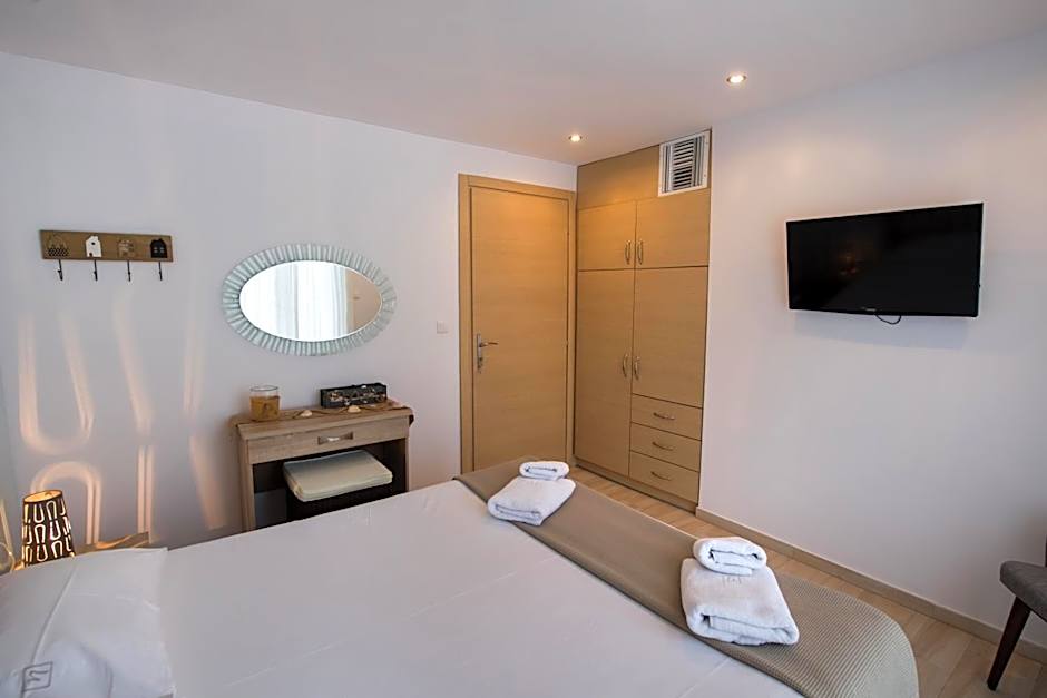 Ilianthos Apartments & Rooms