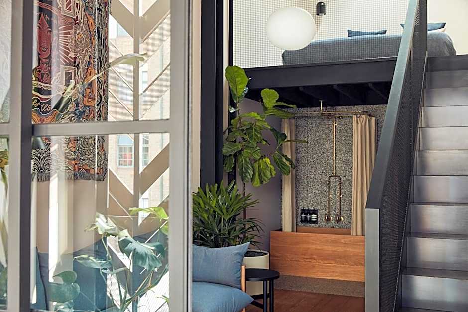 Paramount House Hotel