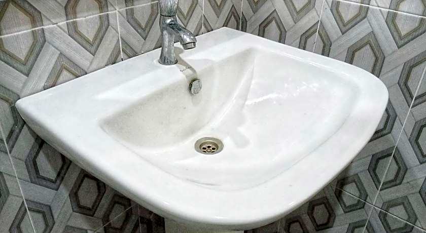 Urbanview Hotel Rifal Home Tegal