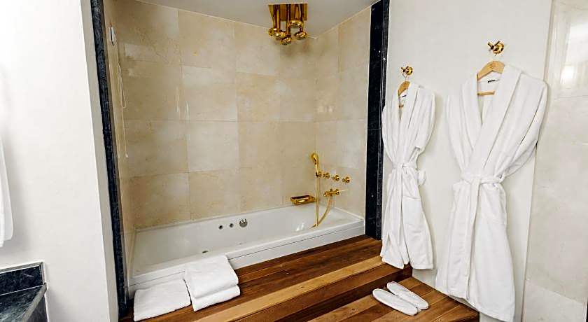 Dedeman Oskemen Tavros Hotel