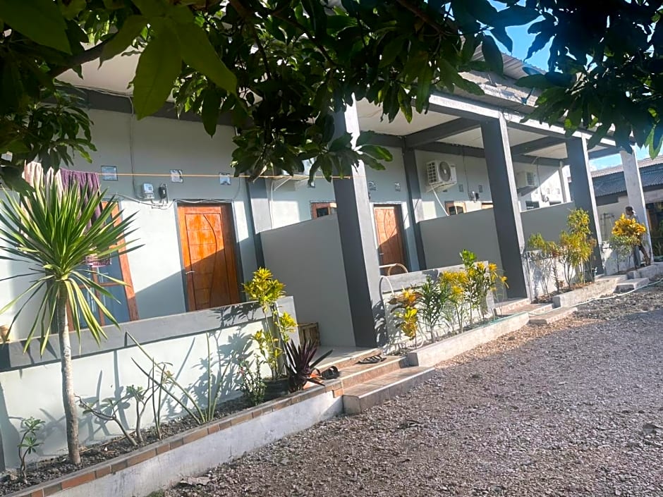 Sumbawa Maluk Homestay Kost tika