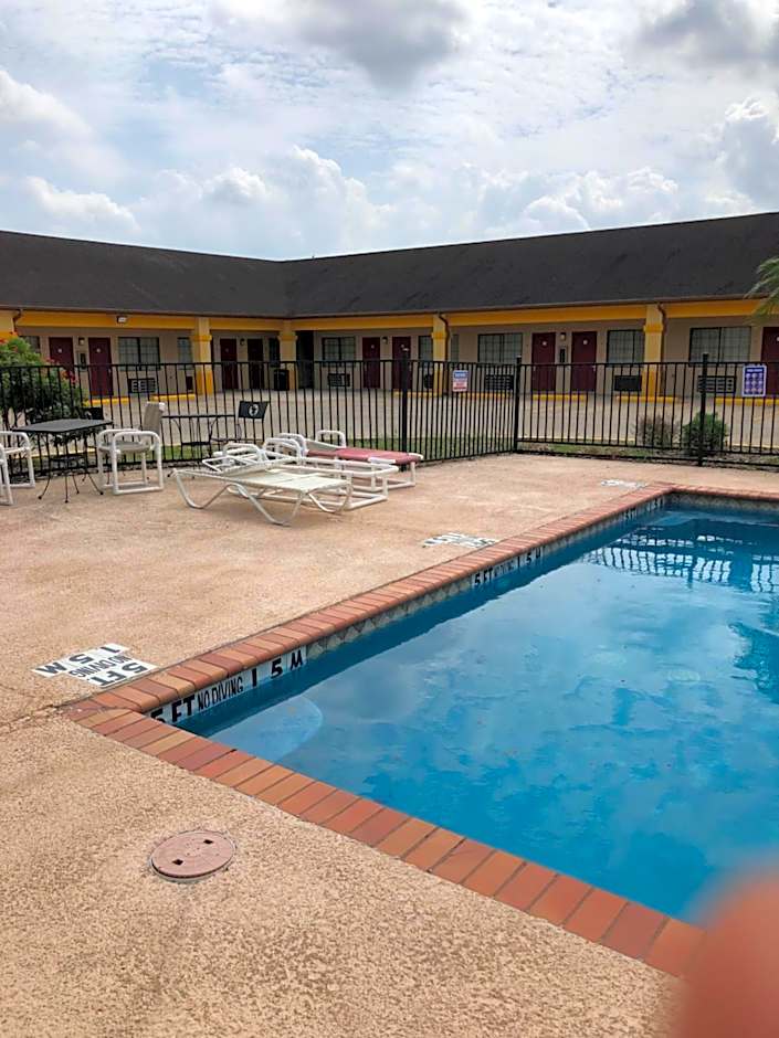 Los Fresnos Inn and Suites