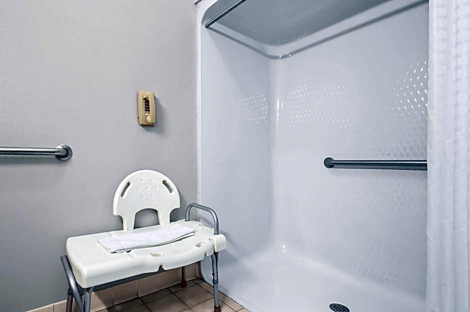 Days Inn by Wyndham Collinsville/St. Louis