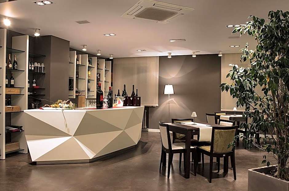 Zara Rooms & Suites
