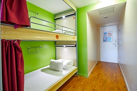 Budget Twin Room with Shared Bathroom