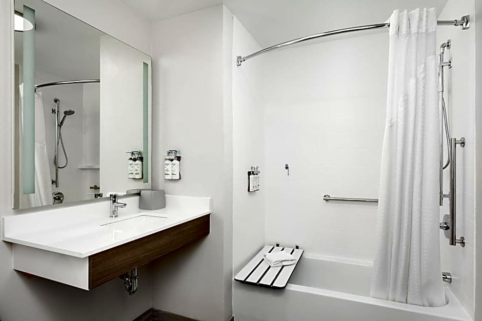 Holiday Inn Express Hotel & Suites Newport South By IHG