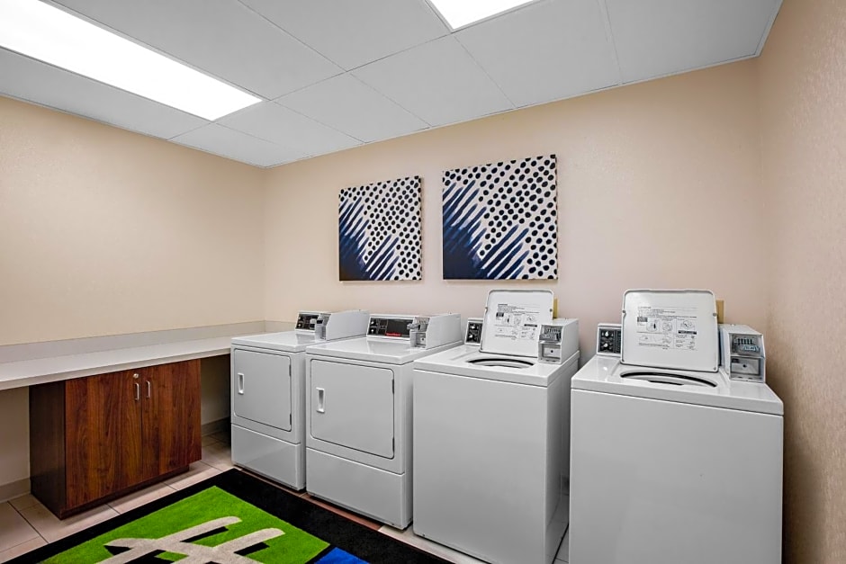 Holiday Inn Express Hotel & Suites Ontario, an IHG Hotel