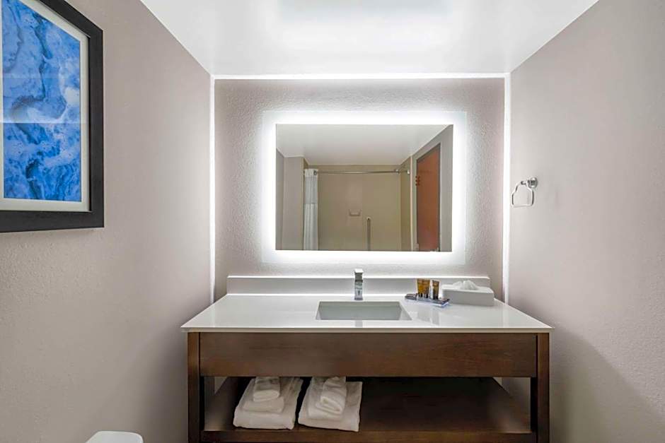 Holiday Inn Express Mobile I 65 By IHG