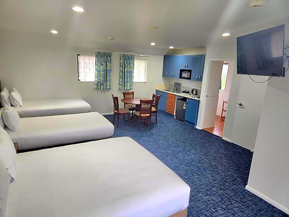 Botany Palms Motel