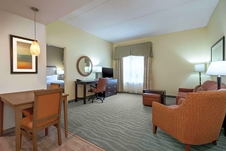 1 King Premium Accessible Tub Suite Non-Smoking