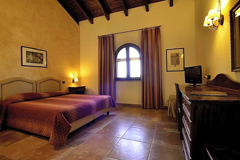 Photo 1 of 4 of Single Room
