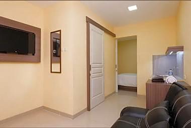 RedDoorz Plus near Paragon Mall Semarang