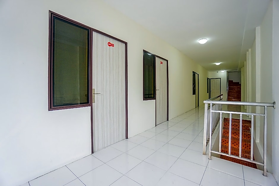 Super OYO 1838 COZY Home