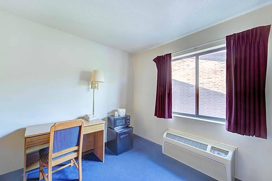 Capital O Amerihost Inn and Suites Fulton Hwy 54 MO