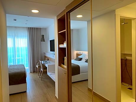 Deluxe Double Room with Balcony and Sea View