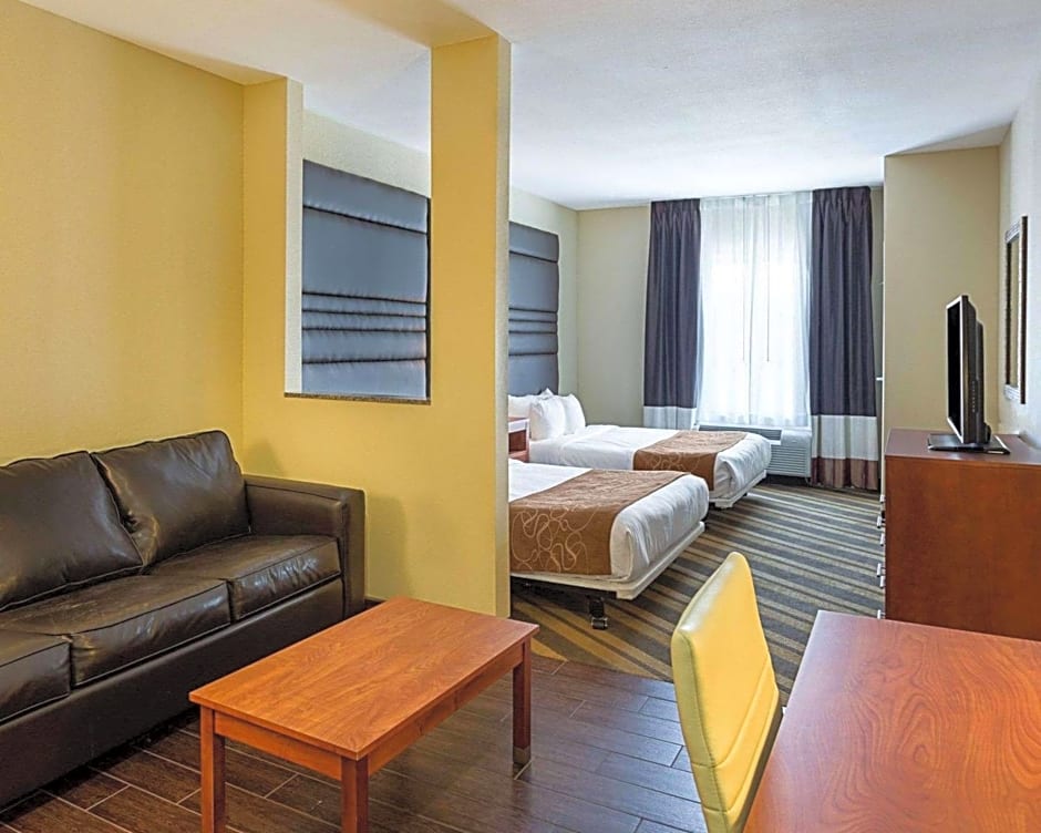 Comfort Suites near Tanger Outlet Mall