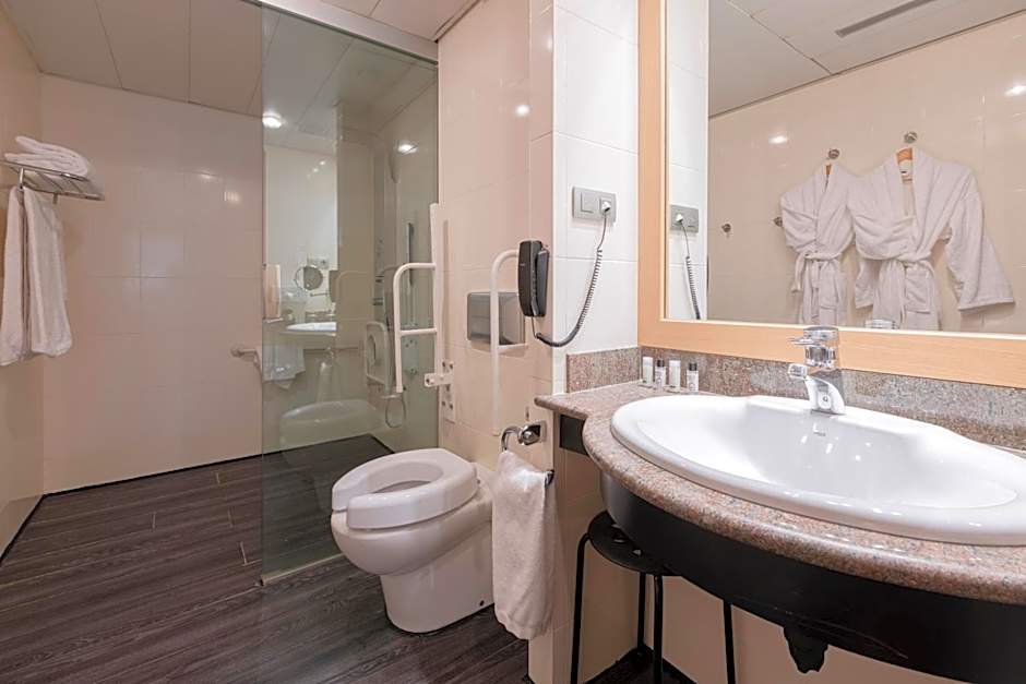 Suites Plaza Hotel & Wellness