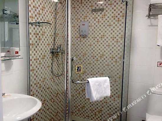 Home Inn (Ningbo Tianyi Plaza Jiangxiaqiao subway station)