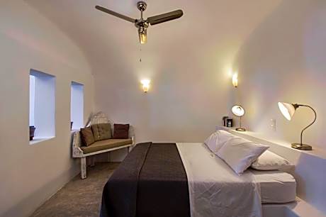 Deluxe Suite with Outdoor Hot Tub and Sunset View