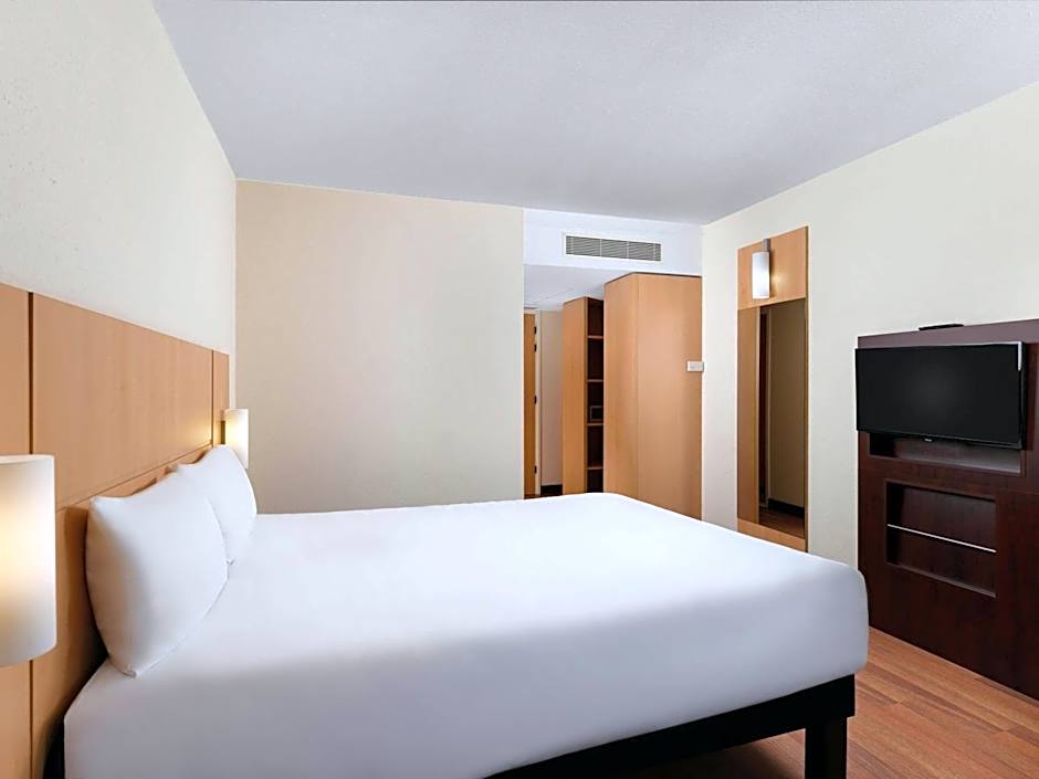 Ibis Budapest Heroes Square Hotel