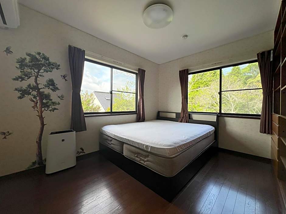 森の香りに包まれたプライベート空間でマイデバイスイマーシブ体験を堪能できる贅沢--BlueFlow KATSUURA