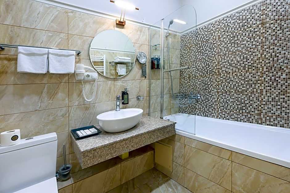 Bristol Central Park Hotel