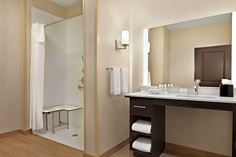 1 King Accessible Roll in Shower Suite Non Smoking