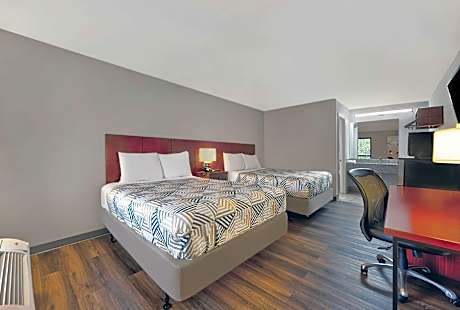 2 Queen Beds | Non-Smoking, Kitchen, Shower