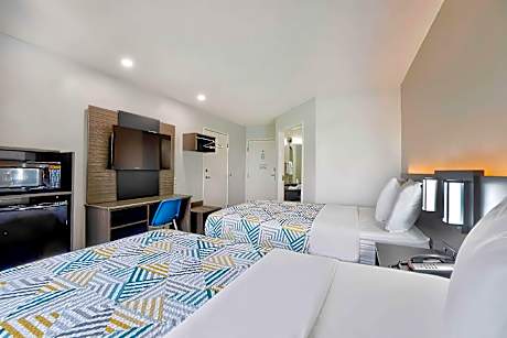 2 Full Beds | Mobility Accessible Tub Nsmk