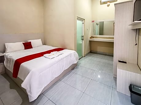 RedDoorz near Pantai Pancer Door Pacitan