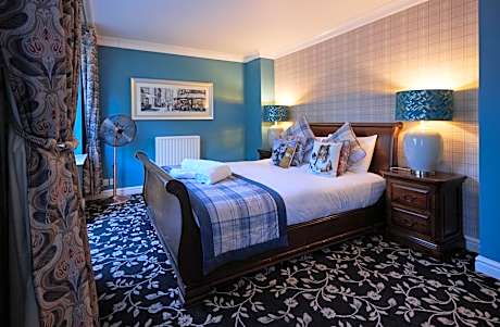 Queen Room with Garden View