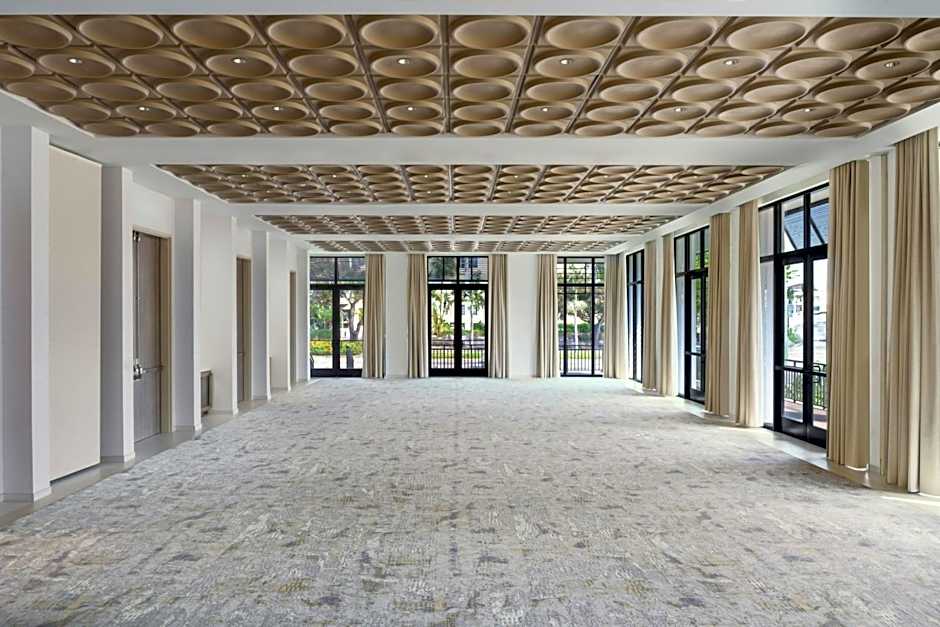 AC Hotel by Marriott Naples 5th Avenue