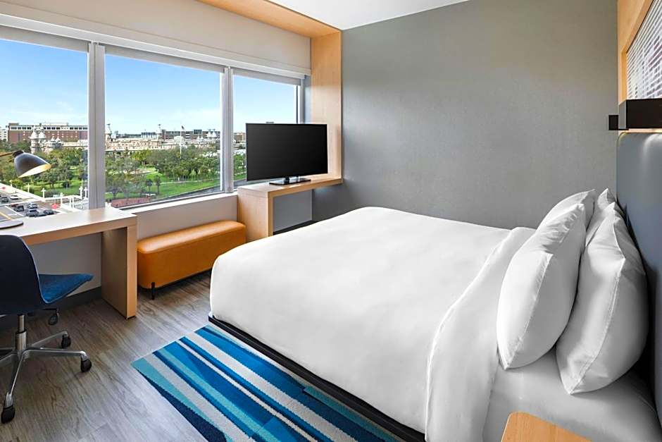 Aloft Tampa Downtown