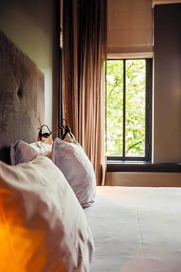 Post-Plaza Hotel & Grand Café