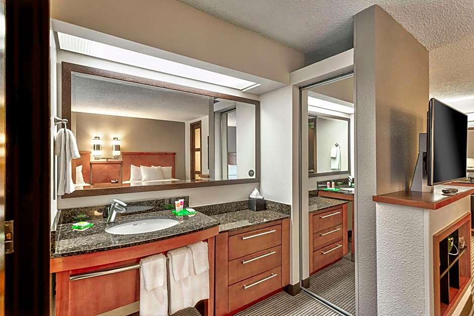 Hyatt Place Overland Park Convention Center