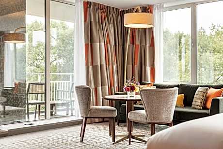 twin junior suite balcony boulevard view