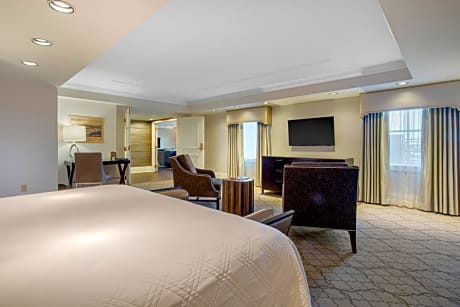Luxury Suite - 1 King Bed