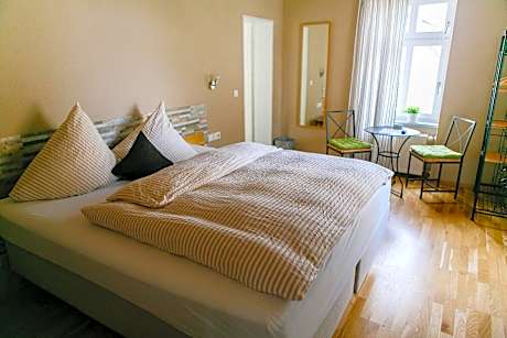 Landhotel Airport-Inn