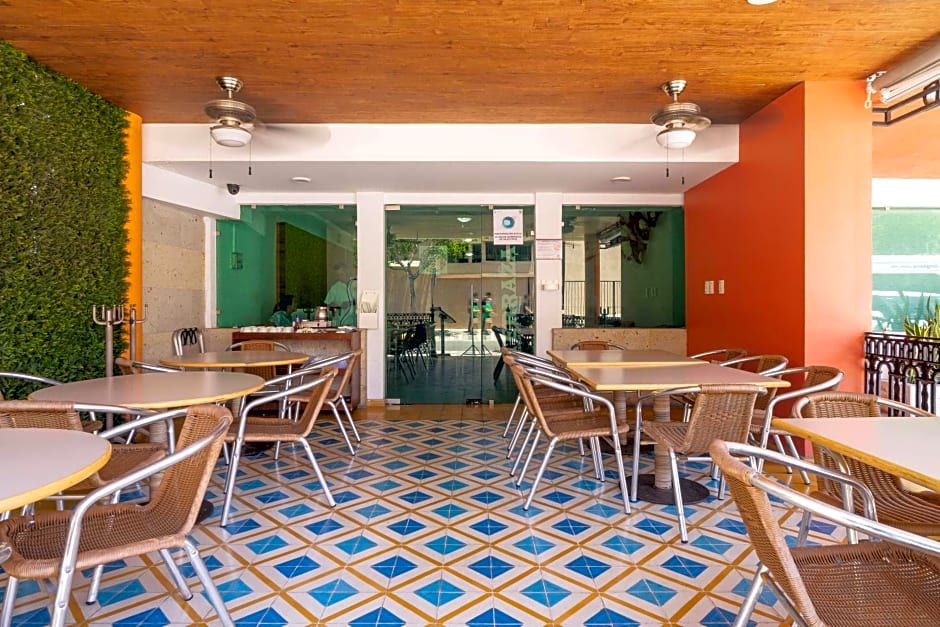 Hotel Azteca Inn