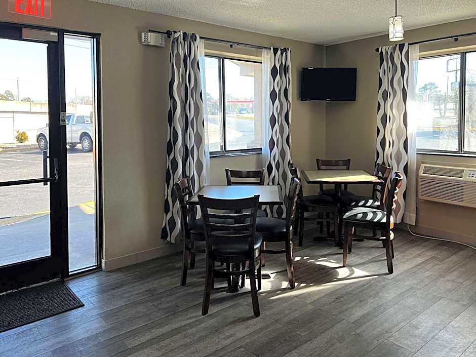 Econo Lodge Spring Lake near Fort Bragg