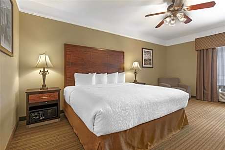 Best Western Plus Monica Royale Inn & Suites