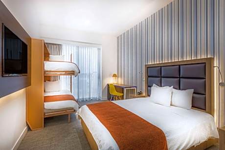 1 Queen Bed and 2 Twin Beds Family Room Non-Smoking