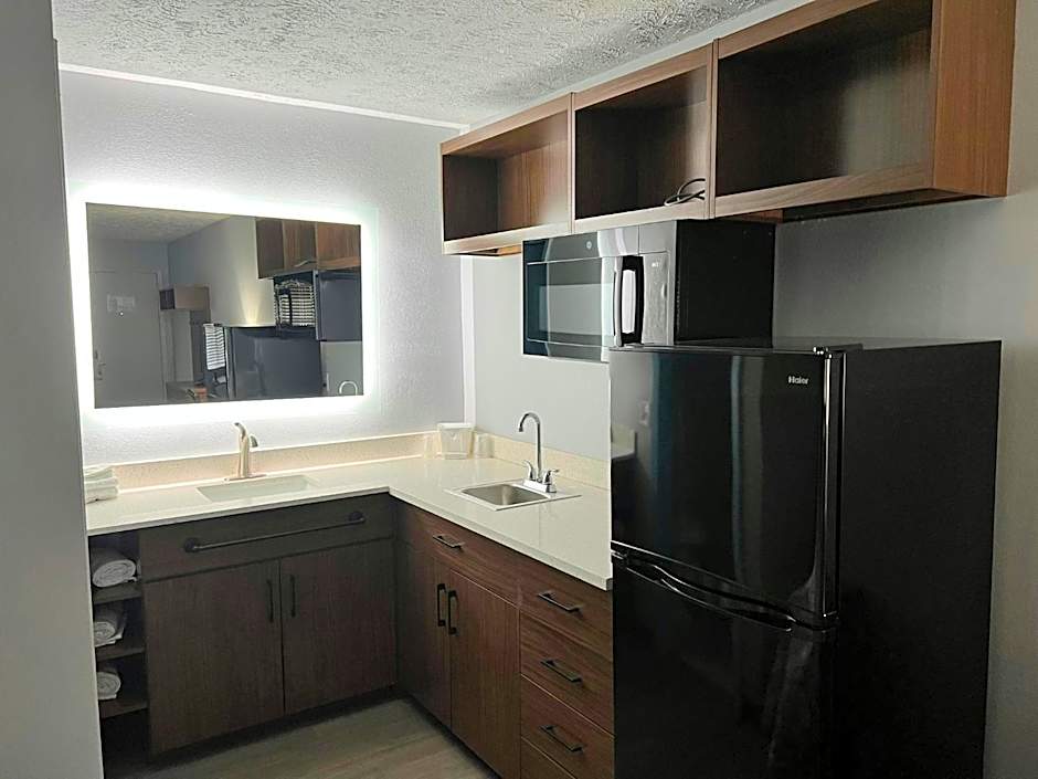 HomeTowne Studios by Red Roof Georgetown, KY