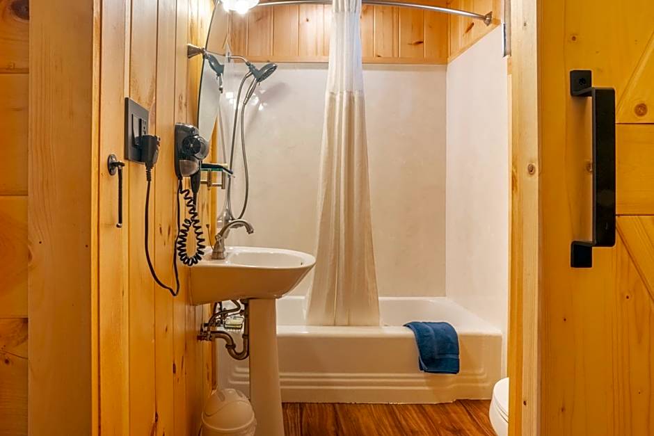 Marshall's Creek Rest Motel