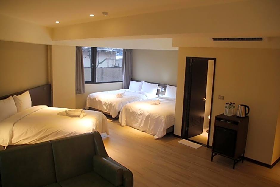 Photo 1 of 4 of Suite