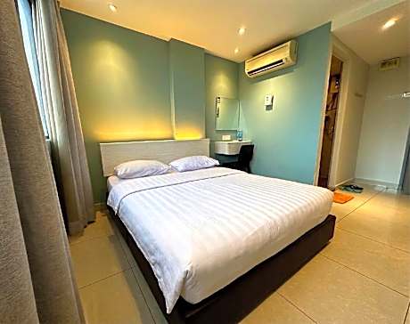 Standard Queen Room