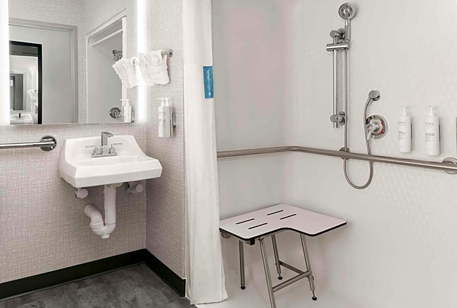 Hampton Inn By Hilton Olathe