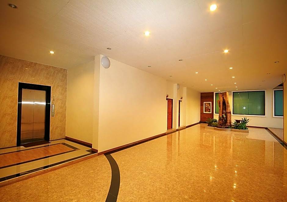 Chaophayathara Riverside Hotel